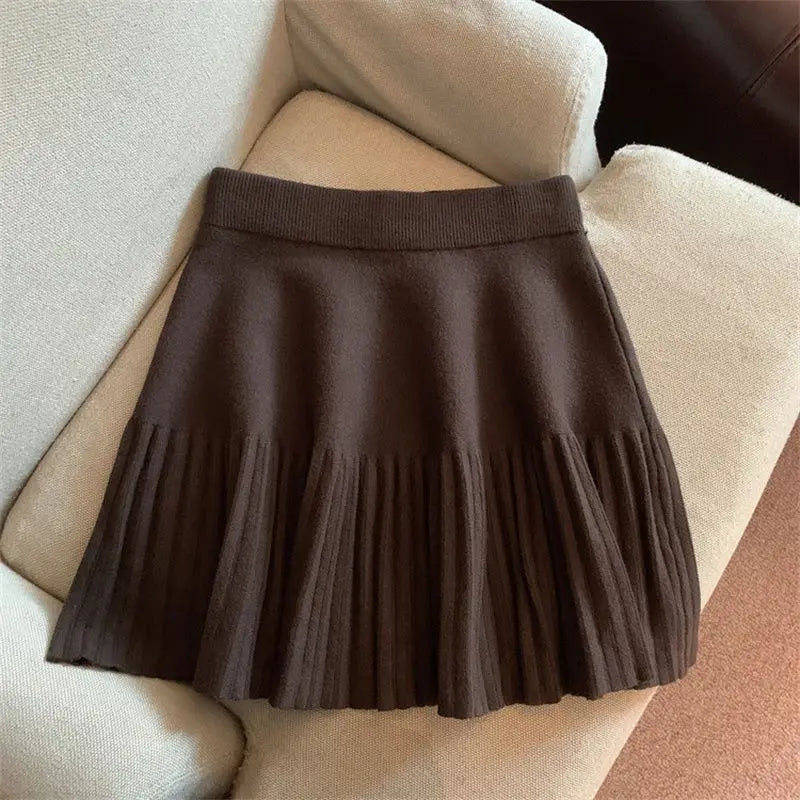 Mini Saia Plissada Coreana – Estilo Casual e Feminino
Dá um toque doce e moderno ao teu look com esta mini saia plissada estilo coreano, perfeita para um visual casual, jovial e cheio de personalidade.
Feita em tecido tric