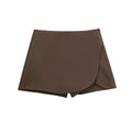 Mini Saia Short Assimétrica Feminina – Coleção TRAF 2024
Descobre a combinação perfeita entre conforto e estilo com esta mini saia preta com short embutido. O design assimétrico e a cintura alta valorizam a silhueta e