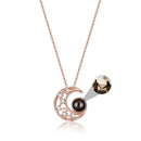 Colar Personalizado com Projeção de Foto – Homenagem ao Seu Animal de Estimação
Guarde para sempre a memória do seu melhor amigo com este colar único e emocional, que projeta a foto do seu animal de estimação dentro