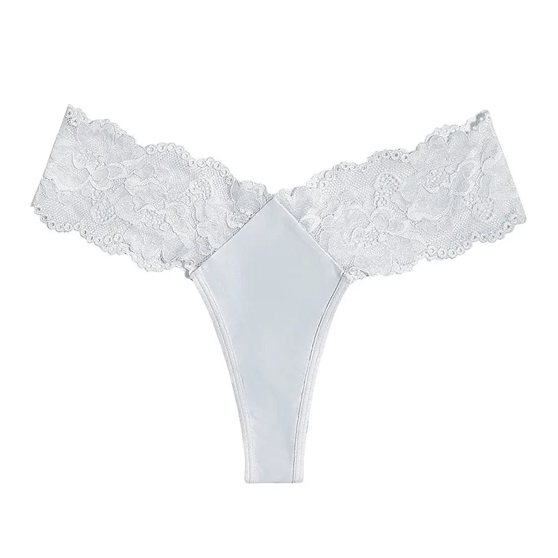 Fio Dental Feminino em Renda Semitransparente – Lingerie Sexy e Confortável

Descubra o equilíbrio perfeito entre sensualidade e conforto com este fio dental feminino confeccionado em renda semitransparente de alta qualid
