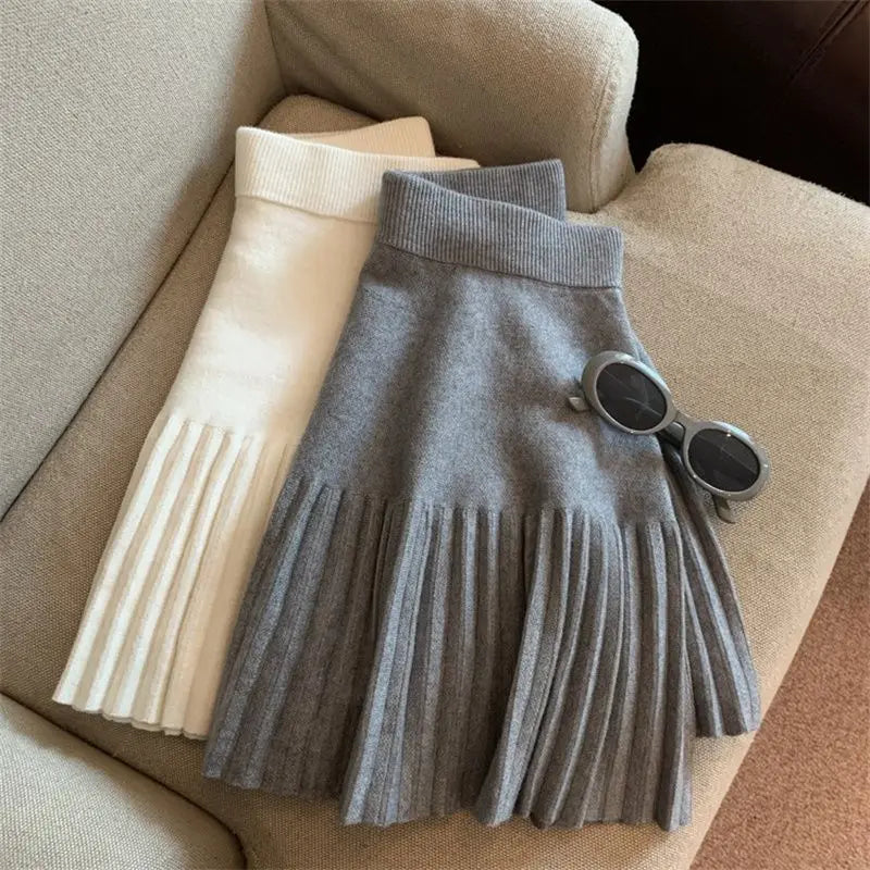 Mini Saia Plissada Coreana – Estilo Casual e Feminino
Dá um toque doce e moderno ao teu look com esta mini saia plissada estilo coreano, perfeita para um visual casual, jovial e cheio de personalidade.
Feita em tecido tric