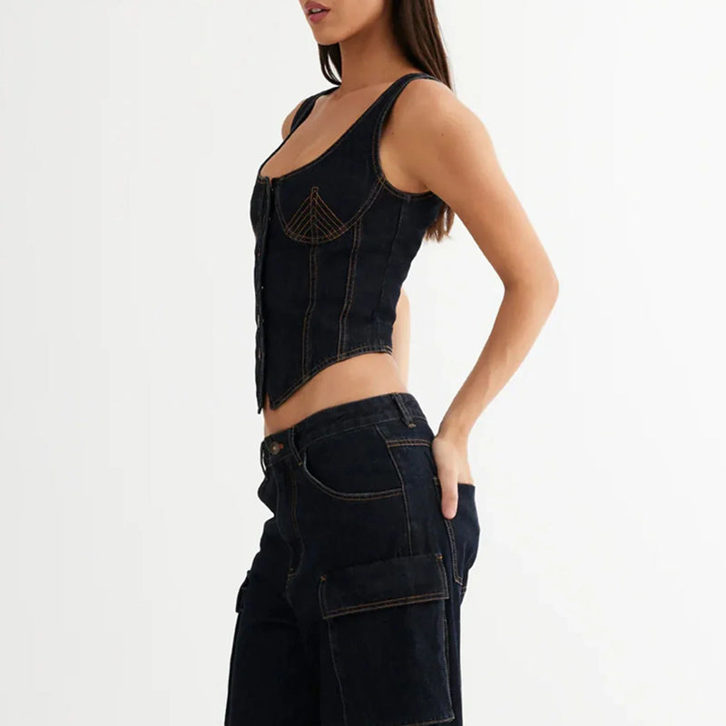Blusa Feminina Slim em Denim – Estilo Retro Y2K com Decote Quadrado
Destaque-se com esta blusa feminina em denim, inspirada no estilo Y2K americano que voltou com tudo!
Com design slim, decote quadrado, costas descobertas