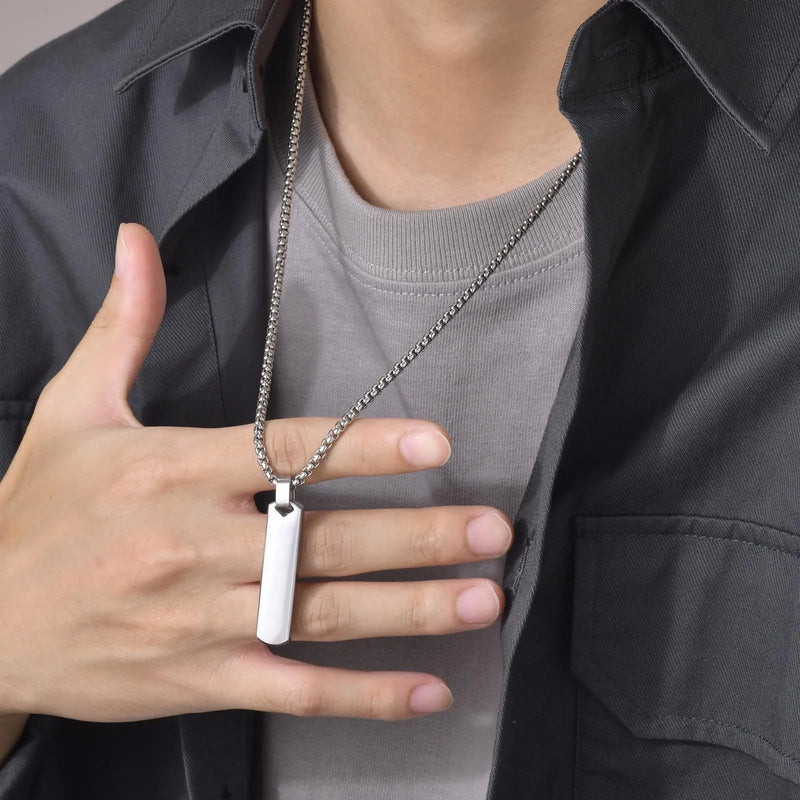 Descrição Melhorada:
Conjunto de Colares Masculinos Estilo Empilhado – Elegância Moderna e Atitude Urbana

Descubra este conjunto exclusivo de colares empilhados para homens e rapazes, que combina uma corrente cubana em