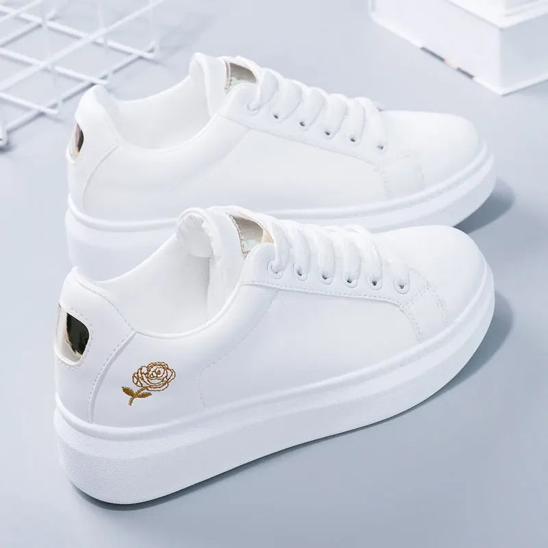 Tênis Casuais Femininos 2023 – Estilo, Conforto e Versatilidade para Primavera e Outono
Descubra o equilíbrio perfeito entre moda e funcionalidade com estes ténis brancos, leves e respiráveis. Com detalhes bordados em f