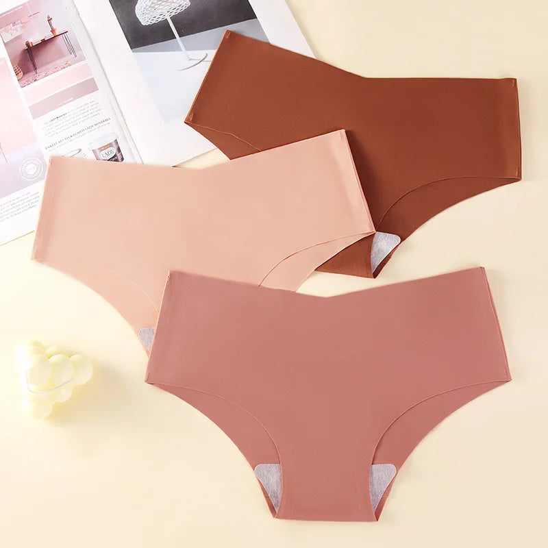 Cuecas Femininas Invisíveis - Conforto Total e Toque de Seda
Cuecas femininas sem costuras, com design invisível sob a roupa, ideais para o dia a dia. Confeccionadas em nylon de seda gelada, proporcionam um toque fresco, ma
