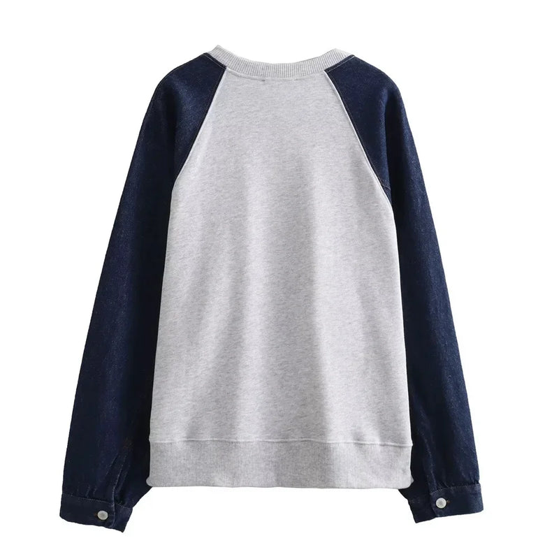 Conjunto Jeans Feminino com Recortes – Tendência Outono/Inverno 2025
Renova o teu estilo com este conjunto jeans moderno e cheio de atitude, perfeito para os dias mais frescos de outono e inverno!
Com recortes estratégico