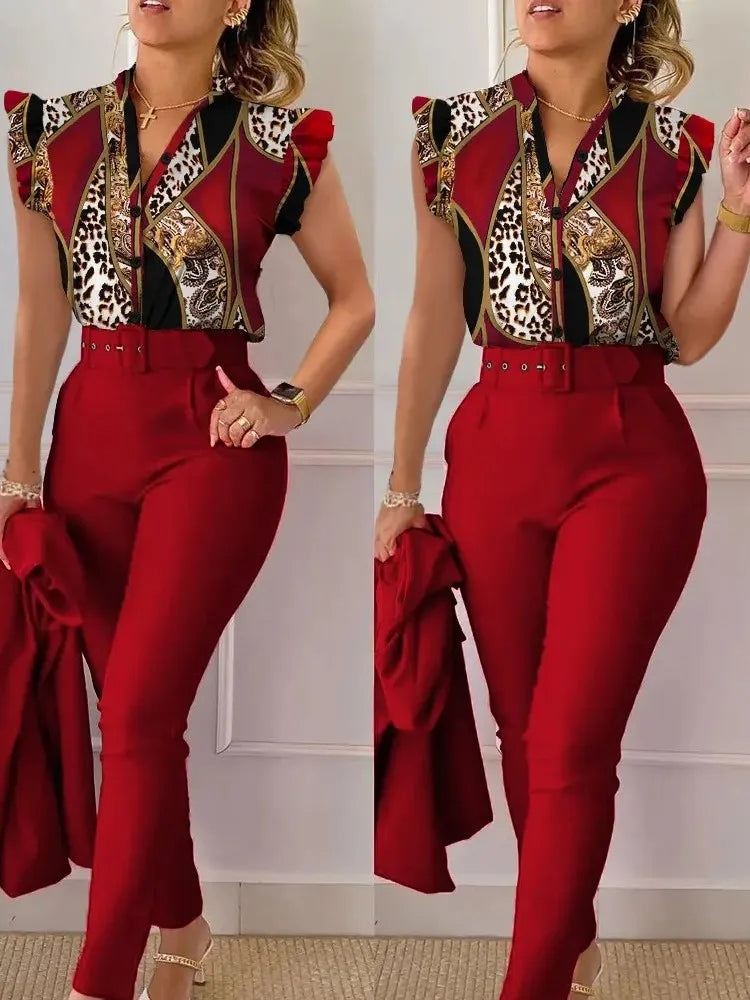 Conjunto Feminino Elegante 2 Peças – Verão Estampado com Decote em V e Calças com Cinto
Atualize o seu guarda-roupa com este conjunto feminino elegante e versátil, perfeito para os dias quentes de verão.
A parte superi