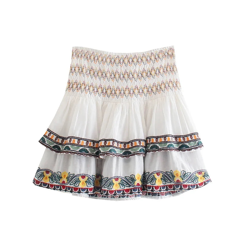 Descubra este conjunto exclusivo com design inspirado nas tendências europeias e americanas. Composto por uma camisola de decote em V solta e confortável, combinada com uma saia de corte reto e bordado artesanal, é perfeit