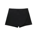 Mini Saia Short Assimétrica Feminina – Coleção TRAF 2024
Descobre a combinação perfeita entre conforto e estilo com esta mini saia preta com short embutido. O design assimétrico e a cintura alta valorizam a silhueta e