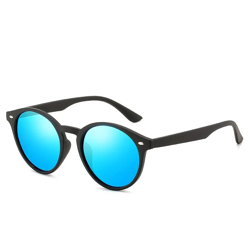 Óculos de Sol Redondos Polarizados – Estilo Clássico Vintage Unissexo
Descubra o equilíbrio perfeito entre estilo intemporal e proteção ocular com estes elegantes óculos de sol redondos, ideais para mulheres e homens.