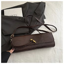 Bolsa Feminina Elegante 2025 – Estilo Retro com Padrão Crocodilo
Descubra a sofisticação da nova tendência de 2025!
Esta bolsa feminina preta combina o charme do design retro com o toque moderno do couro PU texturizado