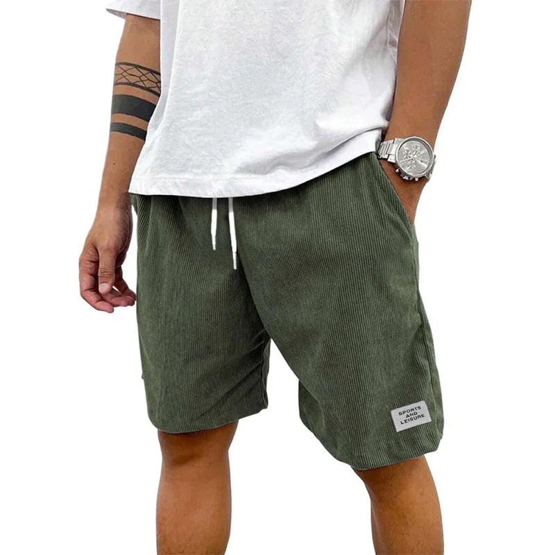 Calções Masculinos em Corduroy Leve – Estilo Casual & Streetwear
Calções versáteis e confortáveis, ideais para quem valoriza estilo e praticidade no dia a dia. Confeccionados em tecido de corduroy leve e respirável,