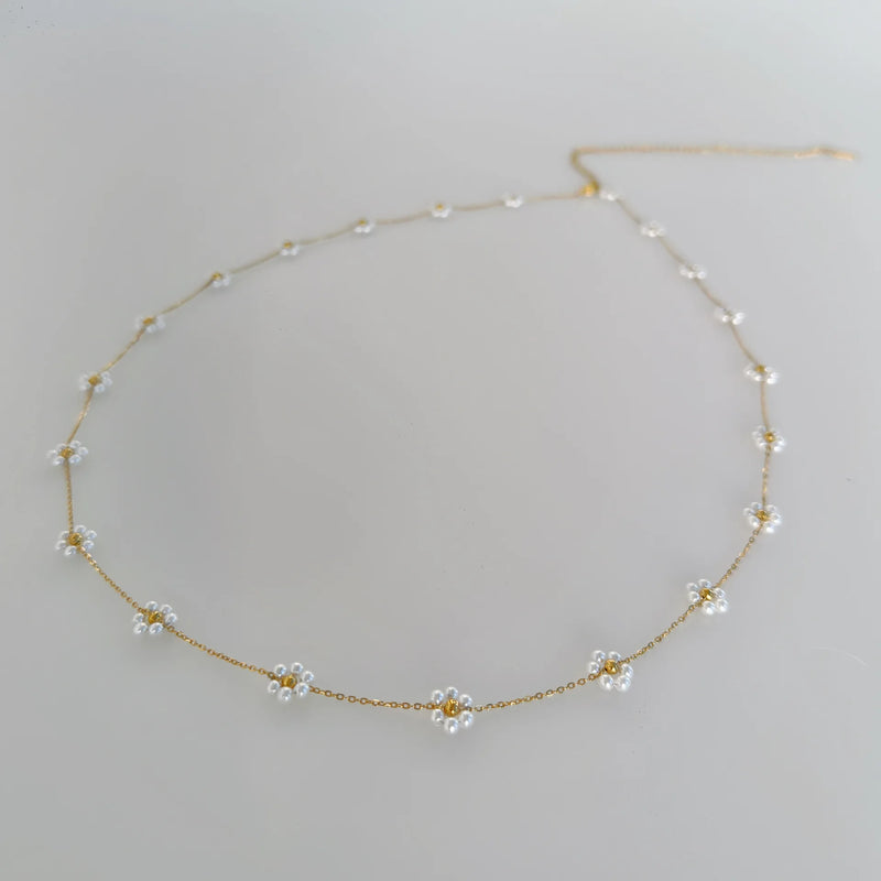 Colar Elegante com Flor de Cinco Pétalas em Aço Inoxidável – Acessório Feminino para Ocasiões Especiais
Destaque o seu estilo com este delicado colar com pendente de flor de cinco pétalas, fabricado em aço inoxidáve