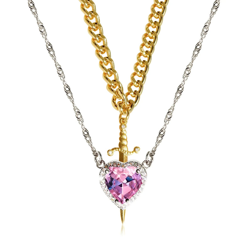Colar Coração & Espada – Conjunto de Joias para Casal (Colar, Anel e Pulseira)
Descubra o poder do amor e da conexão com este conjunto exclusivo de joias para casais, composto por colar, anel e pulseira. Feito em aço in