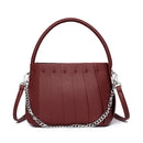 Bolsa de Ombro Pregueada – Estilo Elegante e Compacto
Descubra a elegância prática da nossa Bolsa de Ombro Pregueada Original, ideal para mulheres modernas que valorizam estilo e funcionalidade no dia a dia.
Perfeita como