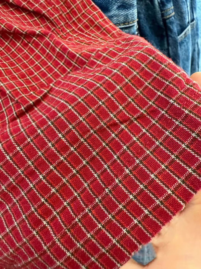 Conjunto Feminino de Verão – Camisola com Manga Bufante + Calções Xadrez Vermelhos
Destaque-se neste verão com este conjunto doce e encantador de 2 peças, perfeito para dias quentes, passeios e momentos descontraídos