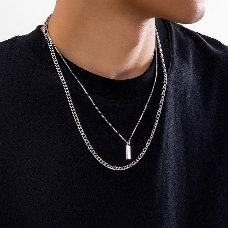 KunJoe – Conjunto de 2 Colares Masculinos Estilo Punk | Corrente Cubana + Choker com Elos Retangulares
Complete o seu visual com este conjunto exclusivo de 2 colares em prata metálica. Composto por uma corrente cubana robu