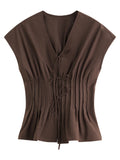 Blusa Feminina FSLE com Laço Sofisticado e Decote em V – Verão 2025
Modelo: 25FS12737

Descubra o charme da elegância moderna com esta blusa feminina da FSLE, ideal para ocasiões especiais e visuais requintados. Com um
