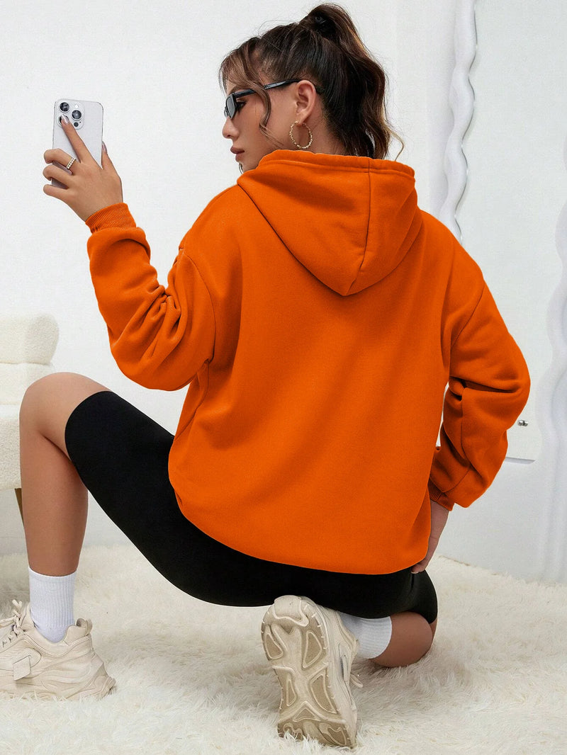 Moletom Feminino Casual Unissexo com Bolso Criativo – Conforto e Estilo Urbano
Destaque-se com este moletom de cor sólida, perfeito para dias mais frescos. Feito em felpa macia e confortável, combina com qualquer look —