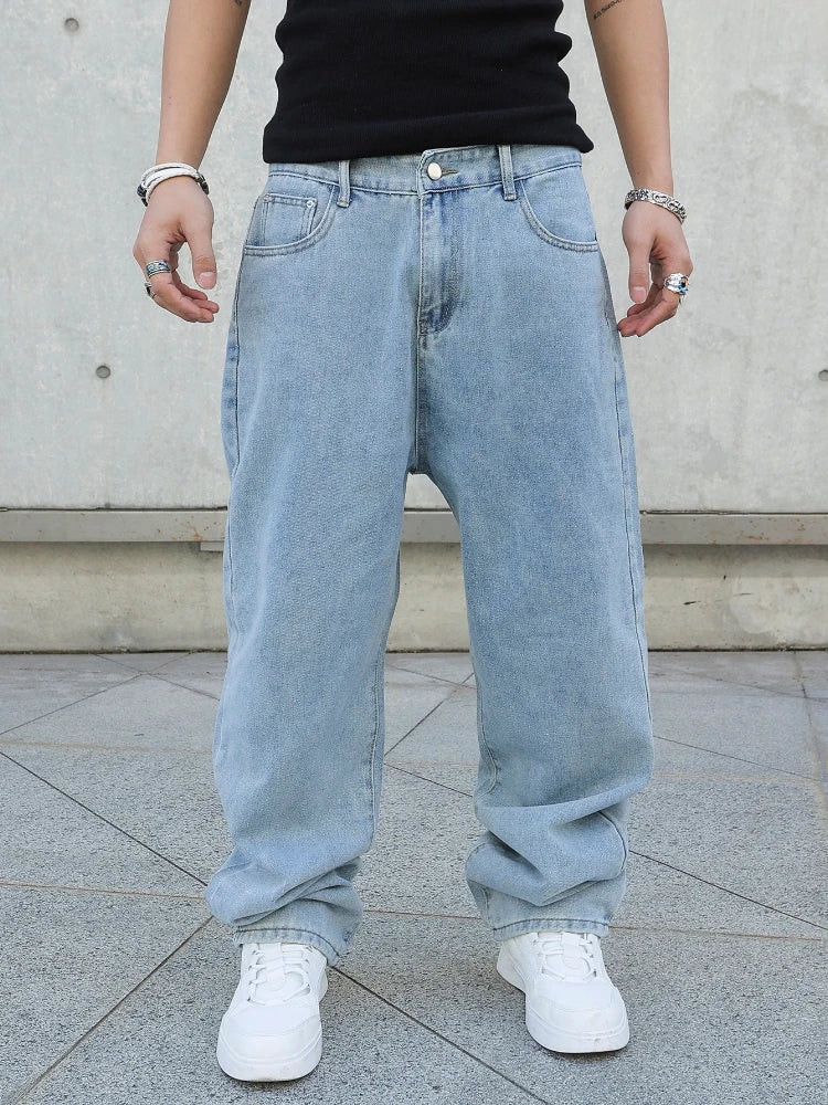 Destaque-se com estas calças jeans baggy masculinas, ideais para os dias de primavera e outono. Com corte reto e oversized, oferecem um visual moderno, urbano e confortável. Feitas em denim de alta qualidade, têm acabament