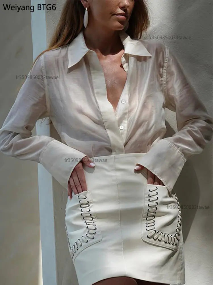 Saia Mini em Couro Fashion para Mulher – Primavera/Verão 2025 | Estilo Y2K
Desfruta do melhor da moda com esta saia mini em couro, perfeita para a estação quente! Com um design moderno inspirado no estilo Y2K, esta saia