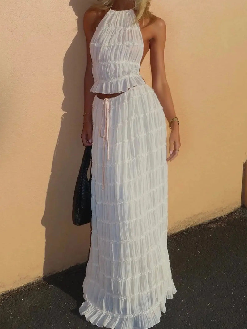 Conjunto Feminino Verão 2024 – Elegância & Estilo em 2 Peças
Descubra o charme do verão com este conjunto feminino exclusivo, composto por uma saia longa maxi plissada e um top com decote halter e costas nuas, realçado