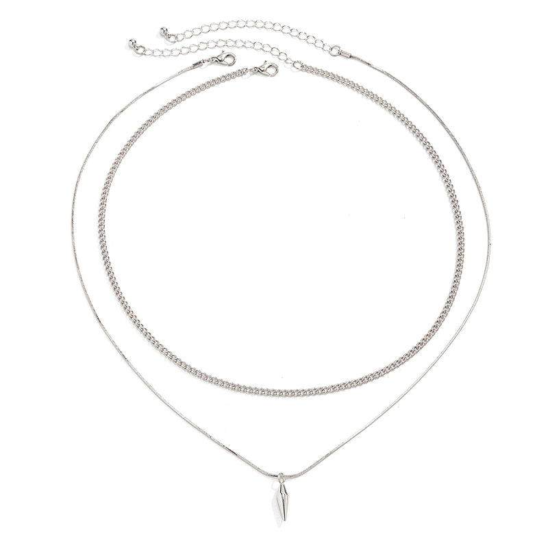 Conjunto de 2 Colares KunJoe – Estilo Punk Masculino
Destaque-se com atitude e estilo urbano.
Este conjunto inclui dois colares distintos em aço inoxidável:

1 Cuban Choker com elos largos

1 Colar com pingente de rebite