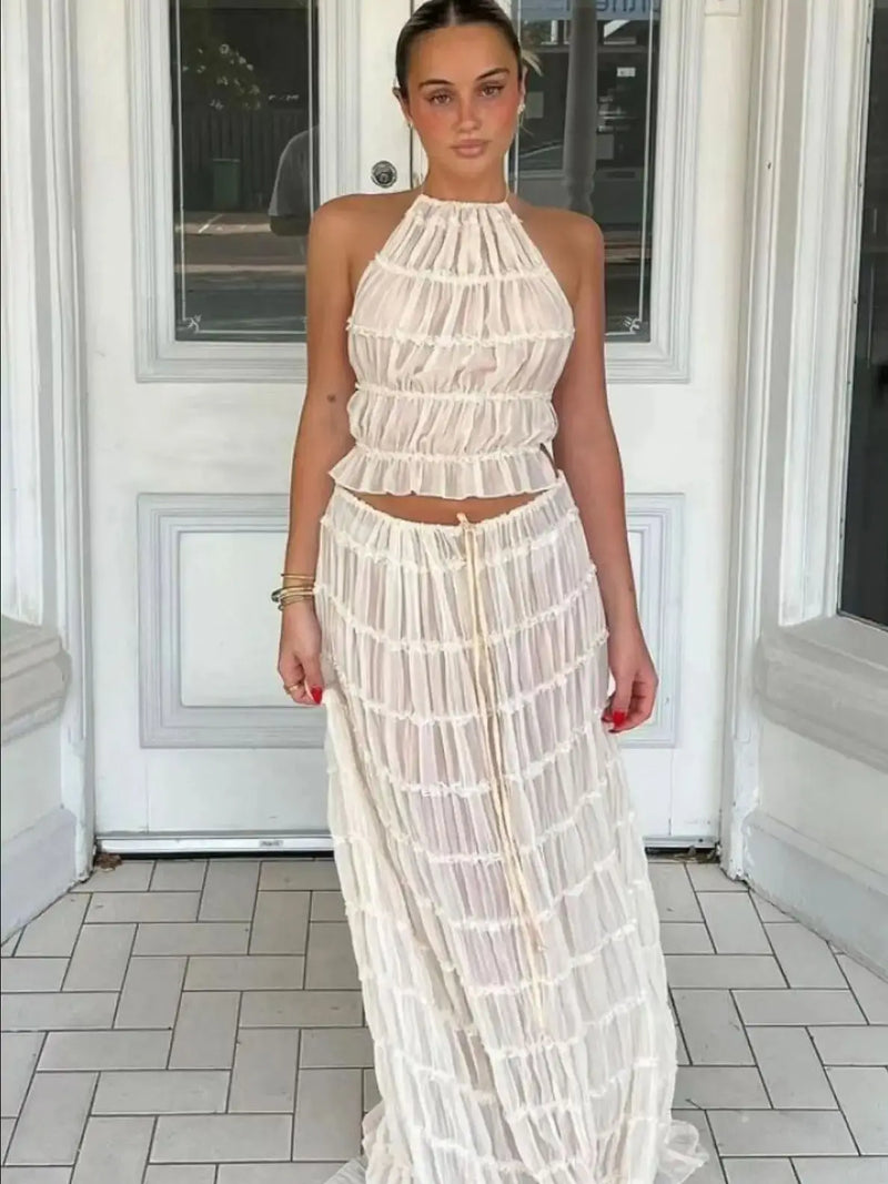 Conjunto Feminino Verão 2024 – Elegância & Estilo em 2 Peças
Descubra o charme do verão com este conjunto feminino exclusivo, composto por uma saia longa maxi plissada e um top com decote halter e costas nuas, realçado