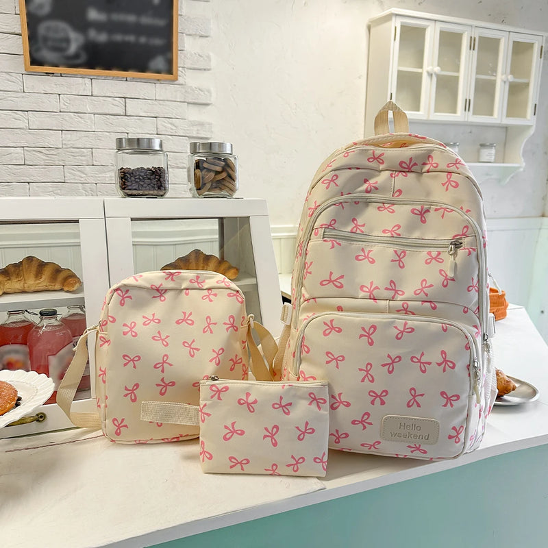 Mochila Feminina Estilo Coreano com Estampa de Laço – Leve, Prática e Elegante | Conjunto de 3 Peças para Uso Escolar e Casual

Descubra a combinação perfeita entre estilo e funcionalidade com esta mochila feminina ins