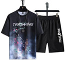 Conjunto Desportivo Masculino em Seda Gelada – Secagem Rápida, Conforto e Estilo Casual

Este conjunto inclui uma T-shirt de manga curta e shorts, fabricados em tecido de seda gelada que proporciona sensação refrescante