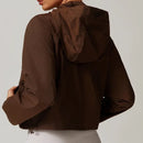 Jaqueta Feminina de Yoga com Manga Longa — Prova de Vento e Secagem Rápida
Este casaco desportivo combina estilo e funcionalidade para o seu treino e corrida. Feito com tecido respirável e de secagem rápida, oferece conf