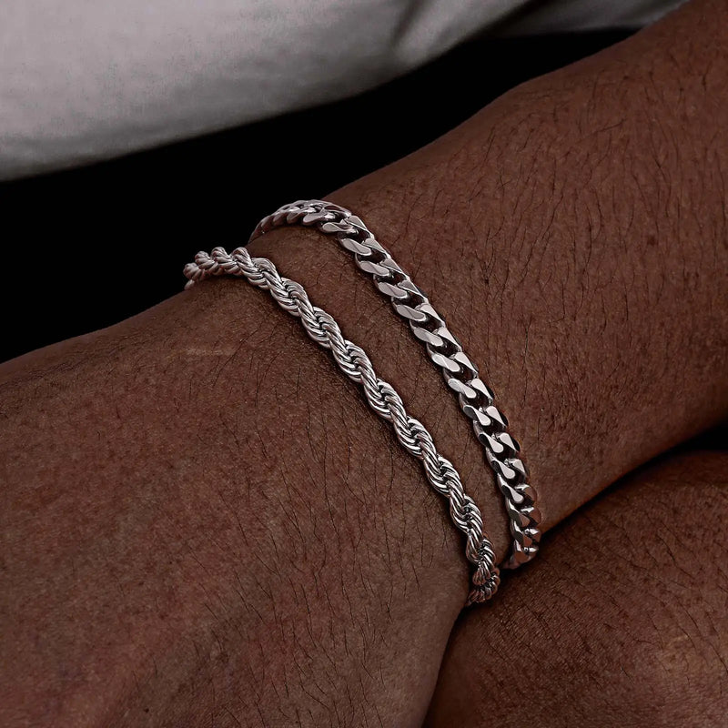 Conjunto de 2 Pulseiras Masculinas – Estilo Cubano Premium
Complete o visual com este conjunto de 2 pulseiras de corrente para homem, disponíveis nas elegantes cores Prata, Ouro e Preto.
Fabricadas em aço inoxidável de a