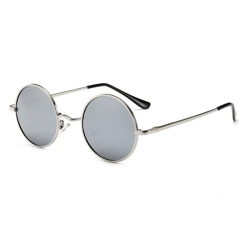 Óculos de Sol Redondos Retro Vintage – Lentes Polarizadas UV400
Design intemporal e cheio de estilo! Estes óculos de sol com armação metálica leve combinam o charme retro com a proteção moderna. Ideais para homens e