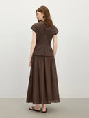 Blusa Feminina FSLE com Laço Sofisticado e Decote em V – Verão 2025
Modelo: 25FS12737

Descubra o charme da elegância moderna com esta blusa feminina da FSLE, ideal para ocasiões especiais e visuais requintados. Com um