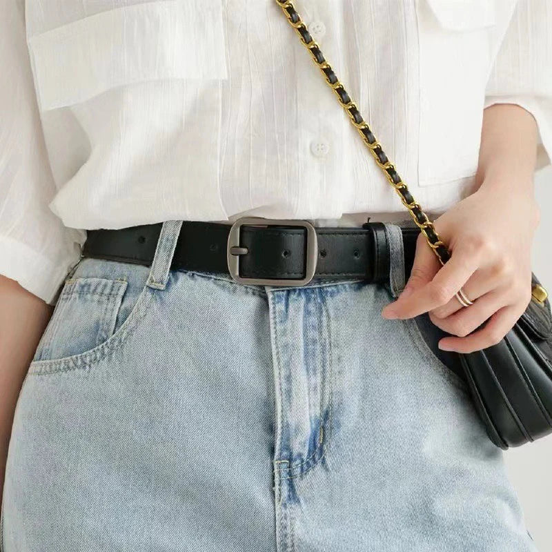 Cinto Feminino Vintage em Couro PU – Preto ou Castanho
Adicione um toque de estilo e elegância ao seu look com este cinto feminino em couro PU, perfeito para usar com calças de ganga, vestidos ou saias. Com design clássi