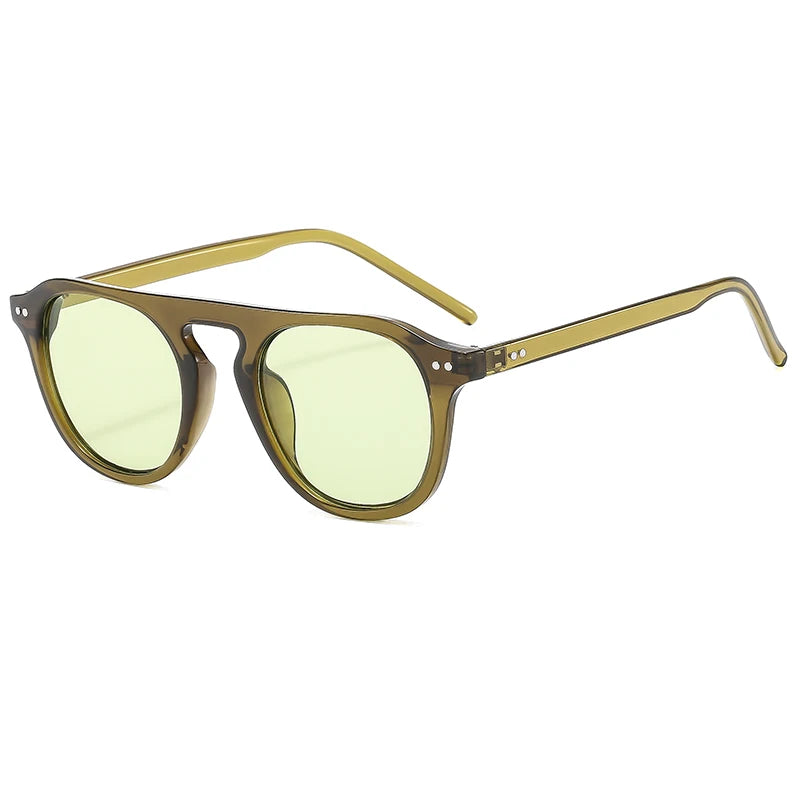 Óculos de Sol Ovais Unissexo – Estilo Vintage & Steampunk
Descubra o equilíbrio perfeito entre moda arrojada e atitude rebelde com estes óculos de sol ovais de design vintage. Com um estilo inspirado no steampunk, rebite