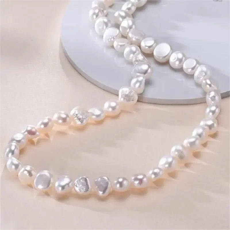 Colar Choker com Pérolas de Água Doce Barrocas Naturais – Elegância Autêntica
Descubra a beleza única do nosso colar tipo choker com pérolas de água doce barrocas reais. Com um design delicado e sofisticado, este col