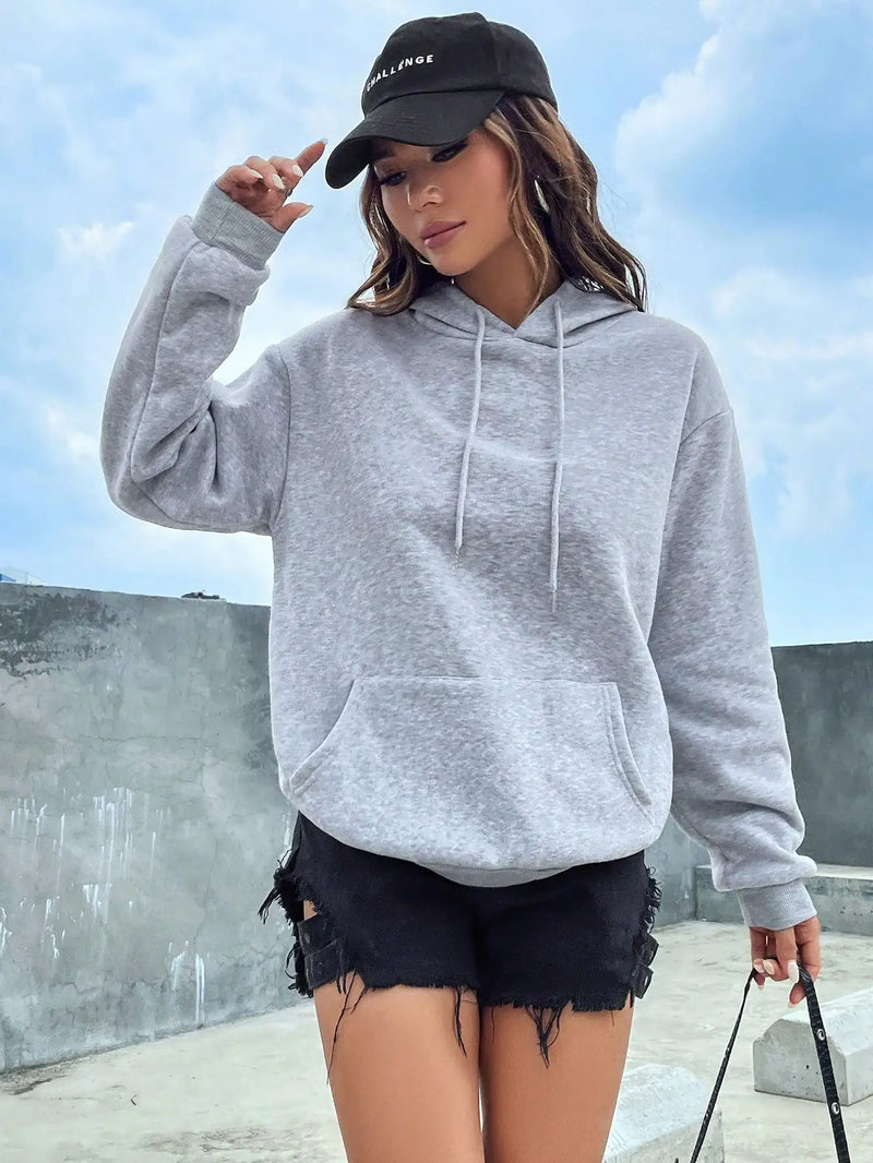 Moletom Feminino Casual Unissexo com Bolso Criativo – Conforto e Estilo Urbano
Destaque-se com este moletom de cor sólida, perfeito para dias mais frescos. Feito em felpa macia e confortável, combina com qualquer look —