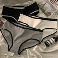Conjunto de 3 peças – Lingerie feminina confortável e sexy
Descubra o equilíbrio perfeito entre conforto e estilo com este conjunto de 3 peças, que inclui uma calcinha esportiva de algodão macio, um shortinho de cintur