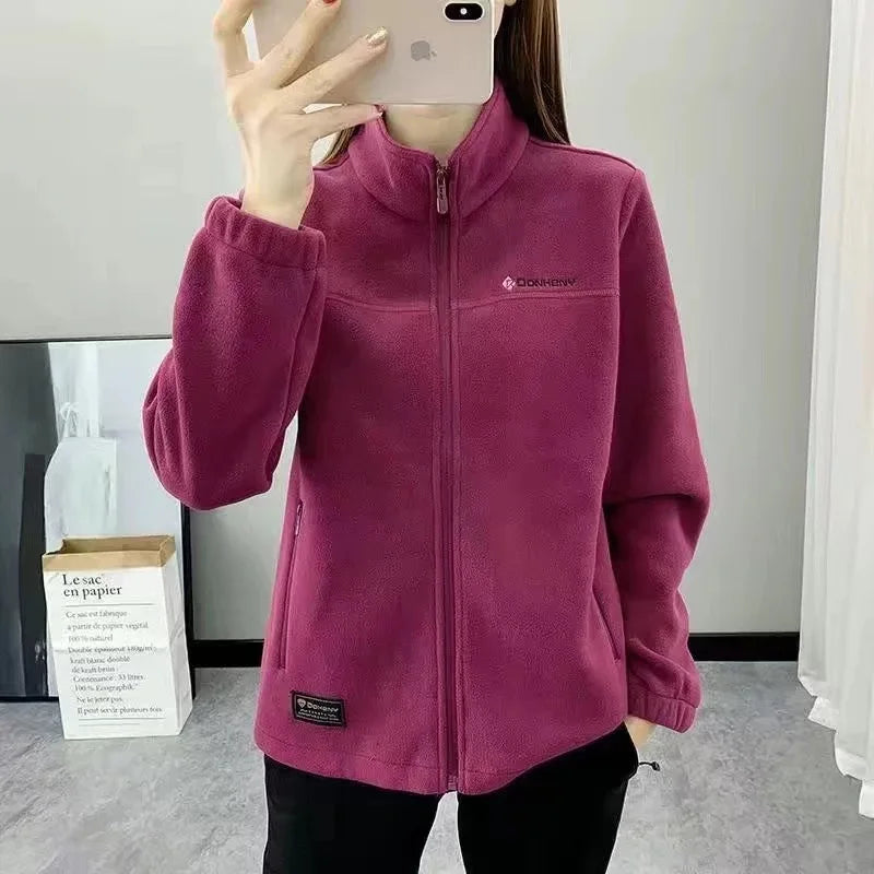 Casaco Polar Feminino Plus Size – Quente, Confortável e Estiloso para o Outono e Inverno
Enfrente os dias frios com estilo e conforto! Este casaco de fleece polar é a escolha ideal para mulheres que valorizam aquecimento,