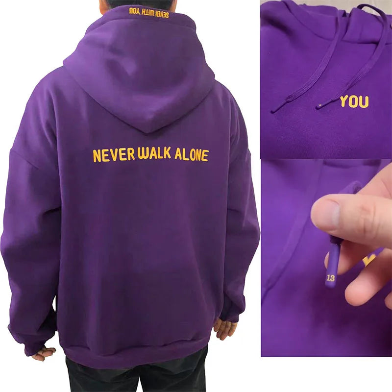 Moletom Roxo Jimin – "Você Nunca Caminha Sozinho" | Edição 2024
Leva para casa um pedaço do universo BTS com este moletom original inspirado no Jimin!
Com design exclusivo e a icónica frase “You Never Walk Alone”,