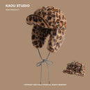 Chapéu Piloto de Moda Feminino com Estampa Leopardo em Pelúcia – Novo da Coreia do Sul | Boné Versátil com Proteção para as Orelhas, Ideal para Esqui e Dias Frios

Descubra o equilíbrio perfeito entre estilo e confor