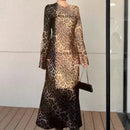 Vestidos longos elegantes 2025 — estilo vintage e sofisticado
Descubra o charme dos vestidos longos vintage com design simples e sofisticado. Com decote redondo delicado, mangas flare fluidas e um laço que realça a cintur