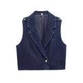 Conjunto Feminino em Denim Azul Escuro – Estilo Retrô & Streetwear
Destaque-se com este conjunto feminino 2 em 1 em jeans azul escuro com design retrô e toque moderno. O look combina um colete cropped com lapela e mangas