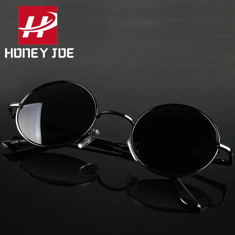 Óculos de Sol Redondos Retro Vintage – Lentes Polarizadas UV400
Design intemporal e cheio de estilo! Estes óculos de sol com armação metálica leve combinam o charme retro com a proteção moderna. Ideais para homens e