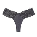 Fio Dental Feminino em Renda Semitransparente – Lingerie Sexy e Confortável

Descubra o equilíbrio perfeito entre sensualidade e conforto com este fio dental feminino confeccionado em renda semitransparente de alta qualid