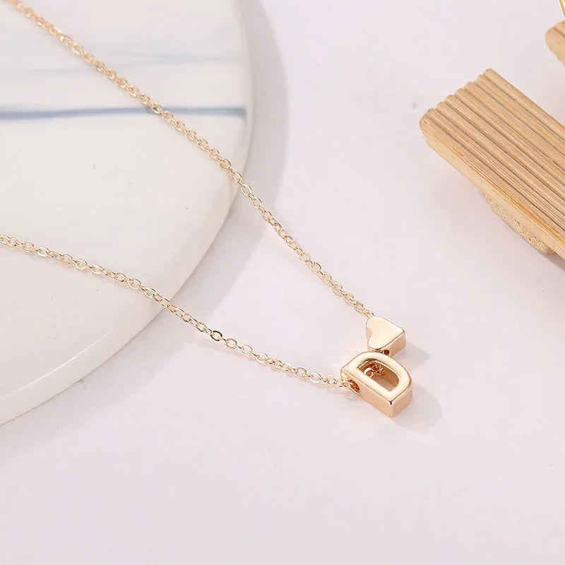 Colar com Inicial SUMENG – Elegância Personalizada com Coração Delicado
Descubra o charme único do colar com inicial SUMENG, uma peça delicada e sofisticada, ideal para oferecer ou usar no dia a dia.
Com um pingente em
