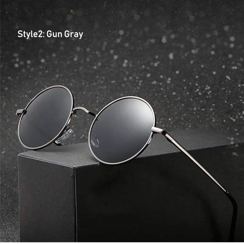 Óculos de Sol Redondos Retro Vintage – Lentes Polarizadas UV400
Design intemporal e cheio de estilo! Estes óculos de sol com armação metálica leve combinam o charme retro com a proteção moderna. Ideais para homens e