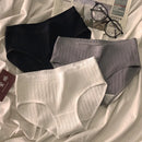 Conjunto de 3 peças – Lingerie feminina confortável e sexy
Descubra o equilíbrio perfeito entre conforto e estilo com este conjunto de 3 peças, que inclui uma calcinha esportiva de algodão macio, um shortinho de cintur