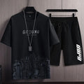Conjunto Casual Masculino 2 Peças – Camiseta Manga Curta em Seda de Gelo com Estampa Gradient + Shorts Esportivo de Verão

Desfrute do máximo conforto e estilo neste verão com o nosso conjunto masculino casual. A camise